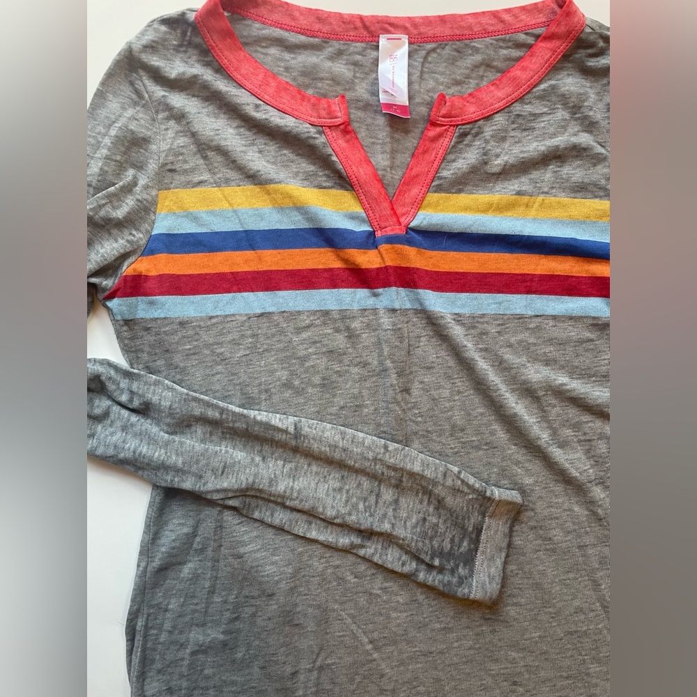 Juniors- No Boundaries Gray and Rainbow Shirt Size M